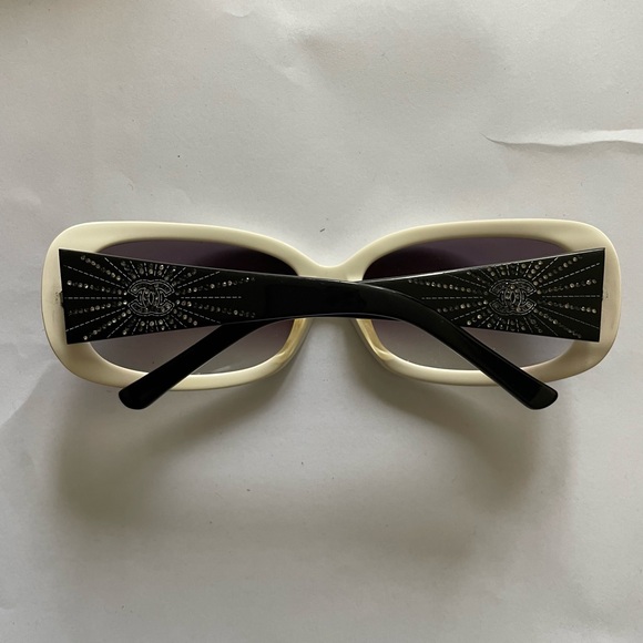 Chic Cream Sunglasses - Picture 2 of 3